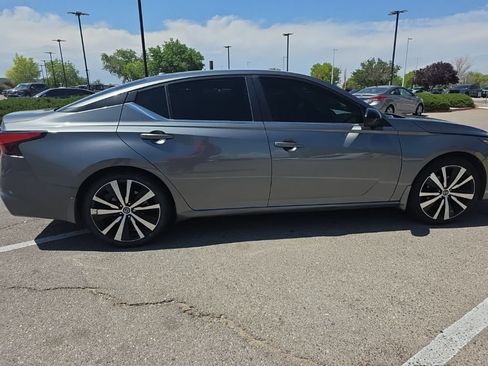 Used 2022 Nissan Altima 2.5 SR FWD image 8