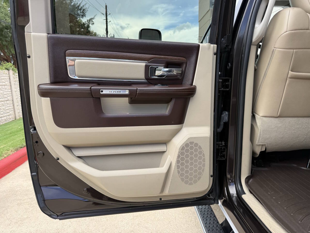 Used 2017 RAM 2500 Laramie AWD/4WD image 10