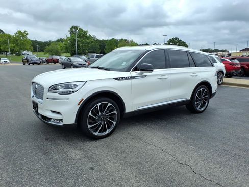 Used 2022 Lincoln Aviator Reserve w/ Equipment Group 201A AWD/4WD image 3