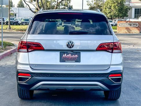 Certified 2023 Volkswagen Taos SE w/ Panoramic Sunroof Package FWD image 7
