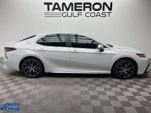 Used 2024 Toyota Camry SE image 4