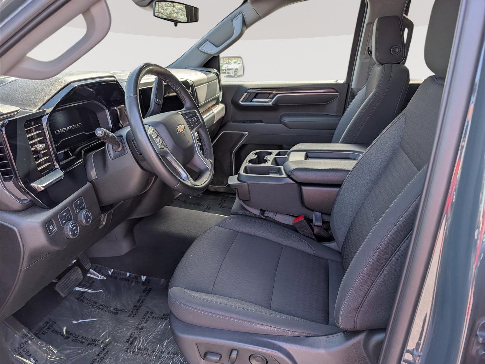 Used 2025 Chevrolet Silverado 1500 LT AWD/4WD image 16