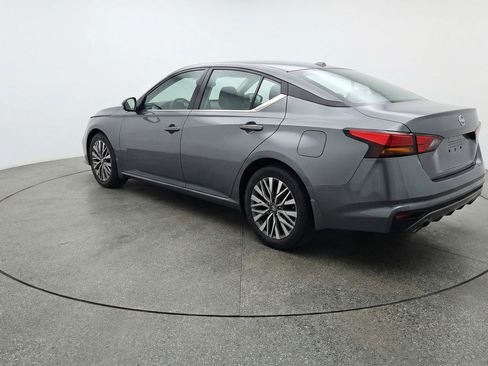 Used 2025 Nissan Altima 2.5 SV FWD image 6