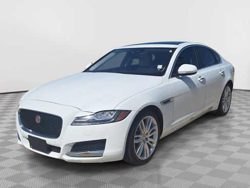 Used 2017 Jaguar XF Prestige RWD image 3