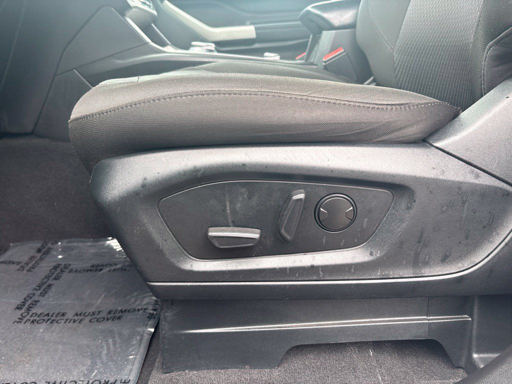 Used 2023 Ford Explorer XLT AWD/4WD image 16
