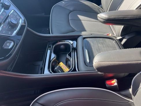 New 2026 Chrysler Pacifica Limited w/ Uconnect Theater Family Group image 17