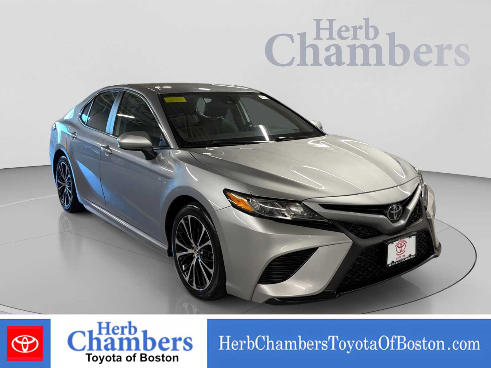 Used 2020 Toyota Camry SE FWD image 1