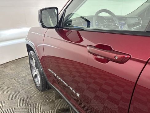 Used 2023 Jeep Grand Cherokee Limited image 26