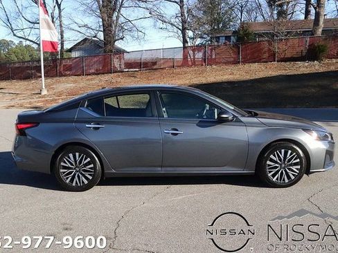 Certified 2024 Nissan Altima 2.5 SV FWD image 6