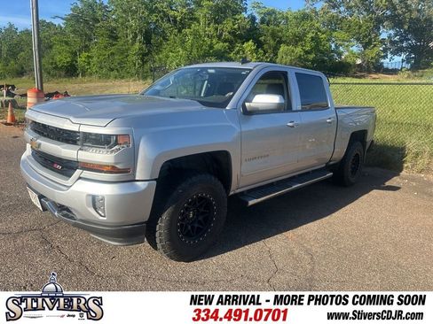 Used 2018 Chevrolet Silverado 1500 LT w/ All Star Edition AWD/4WD image 5