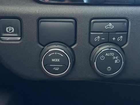 Used 2025 Chevrolet Silverado 1500 LT image 31