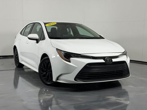Used 2023 Toyota Corolla LE FWD image 2