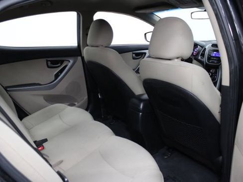 Used 2016 Hyundai Elantra SE image 19