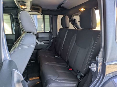 Used 2016 Jeep Wrangler Unlimited Sahara w/ Connectivity Group image 16