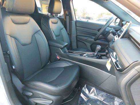 New 2026 Jeep Compass Latitude image 10