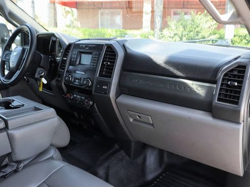 Used 2019 Ford F550 2WD Crew Cab Super Duty image 34