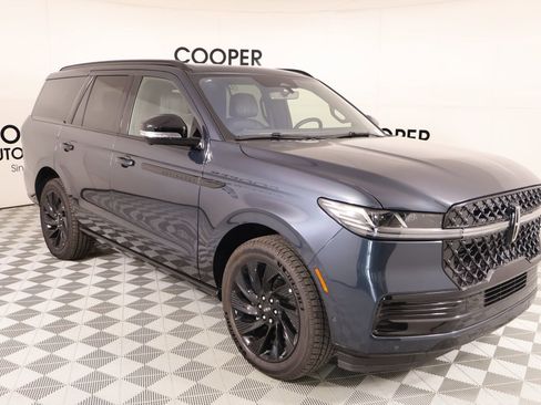 New 2025 Lincoln Navigator Reserve w/ Jet Appearance Package AWD/4WD image 1