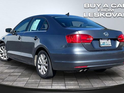 Used 2013 Volkswagen Jetta SE FWD image 2