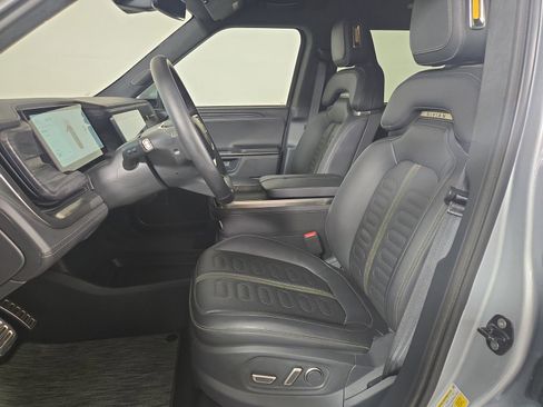 Used 2022 Rivian R1S Launch Edition image 20