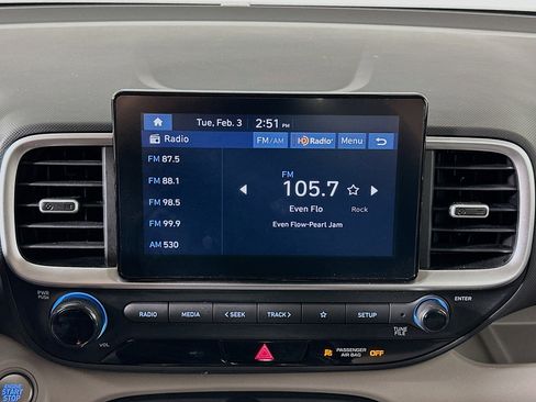 Used 2025 Hyundai Venue SEL image 21