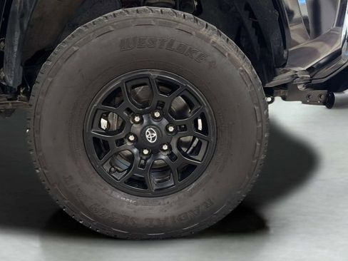 Used 2019 Toyota Tacoma SR5 AWD/4WD image 36