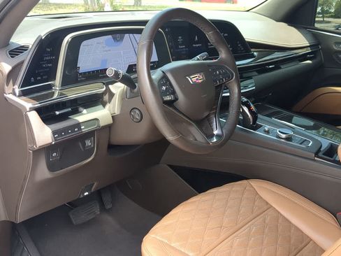 Used 2021 Cadillac Escalade Premium Luxury AWD/4WD image 10