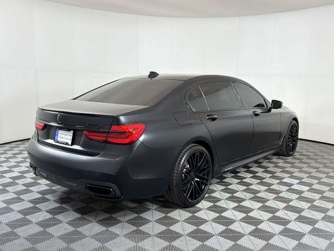 Used 2017 BMW 750i RWD image 10