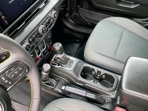 Used 2024 Jeep Gladiator Sport image 15