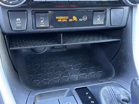 Used 2022 Toyota RAV4 SE w/ Convenience Package image 25