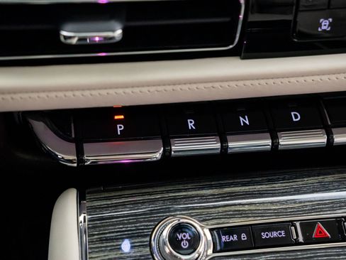 Used 2021 Lincoln Aviator Black Label Grand Touring AWD/4WD image 25