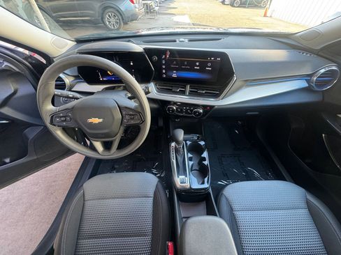 Used 2025 Chevrolet Trax LT image 31