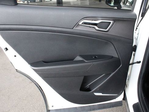 Used 2023 Kia Sportage LX AWD/4WD image 44