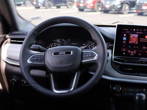 Used 2025 Jeep Compass Limited AWD/4WD image 25