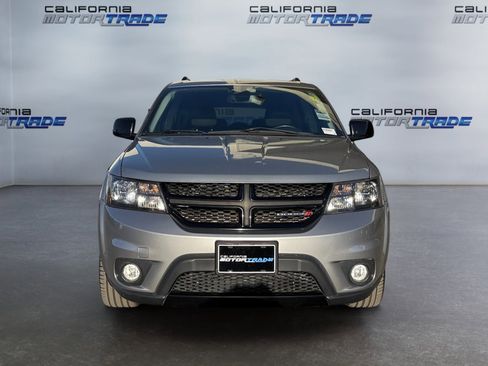 Used 2019 Dodge Journey SE image 2