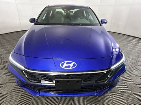 Used 2024 Hyundai Elantra SEL w/ Convenience Package FWD image 8