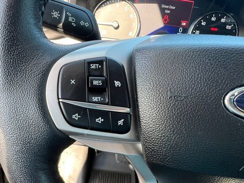 Used 2024 Ford Explorer XLT AWD/4WD image 41