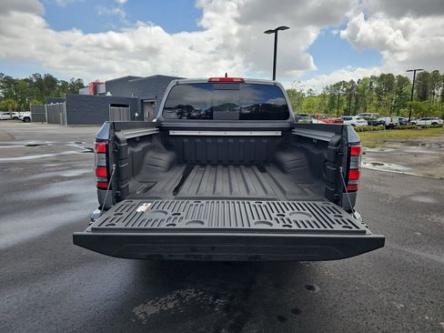 Used 2025 Nissan Frontier SV w/ SV Convenience Package image 13