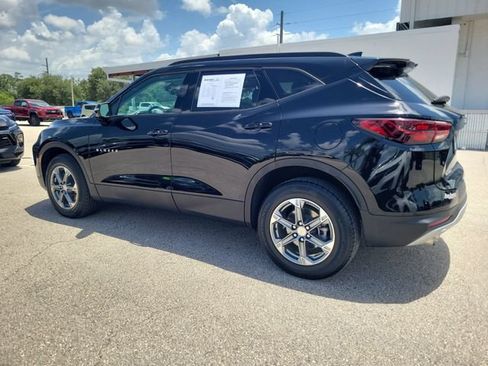 Used 2023 Chevrolet Blazer LT w/ Sound & Technology Package FWD image 3