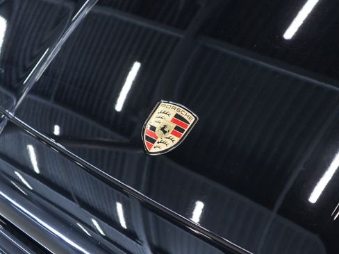 Certified 2024 Porsche Cayenne Coupe AWD/4WD image 25
