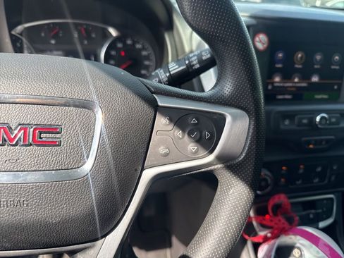 Used 2024 GMC Terrain SLE AWD/4WD image 17