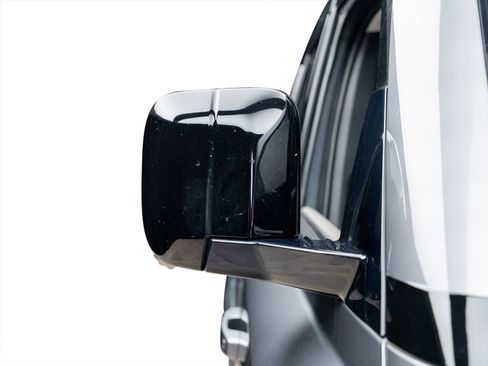 Used 2023 Land Rover Defender 110 SE image 12