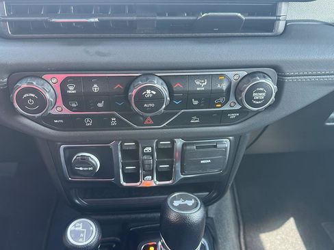 Used 2024 Jeep Wrangler Sahara image 17
