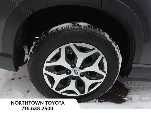 Used 2022 Subaru Forester Premium image 3