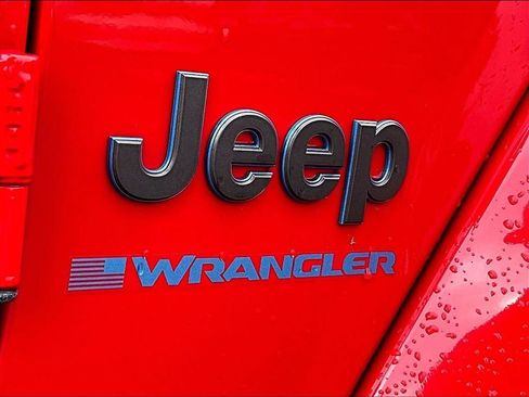 Used 2024 Jeep Wrangler Unlimited w/ Convenience Group AWD/4WD image 29