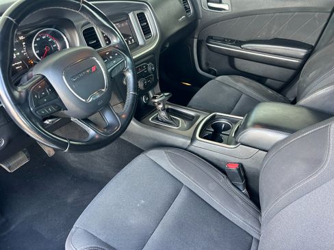 Used 2019 Dodge Charger SXT RWD image 10