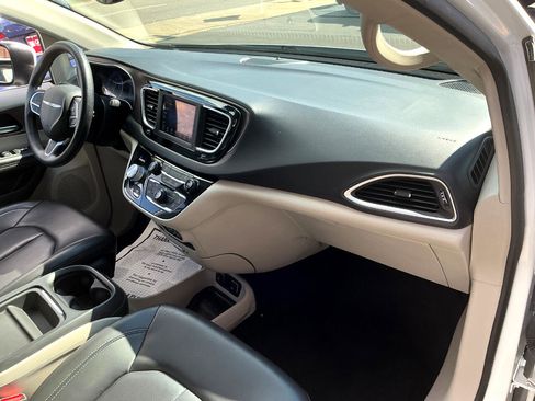 Used 2021 Chrysler Voyager Lxi image 22