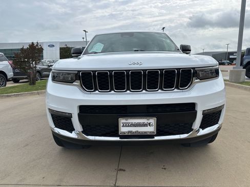 Used 2022 Jeep Grand Cherokee L Limited AWD/4WD image 9