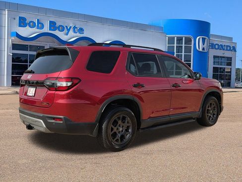Used 2024 Honda Pilot TrailSport image 4
