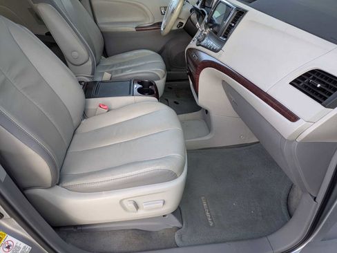 Used 2012 Toyota Sienna Limited image 22