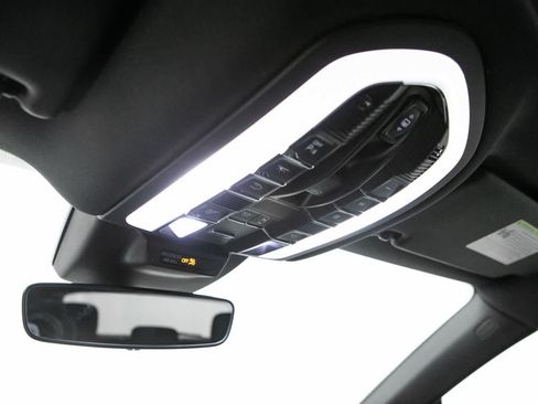 New 2026 Porsche Macan AWD/4WD image 32